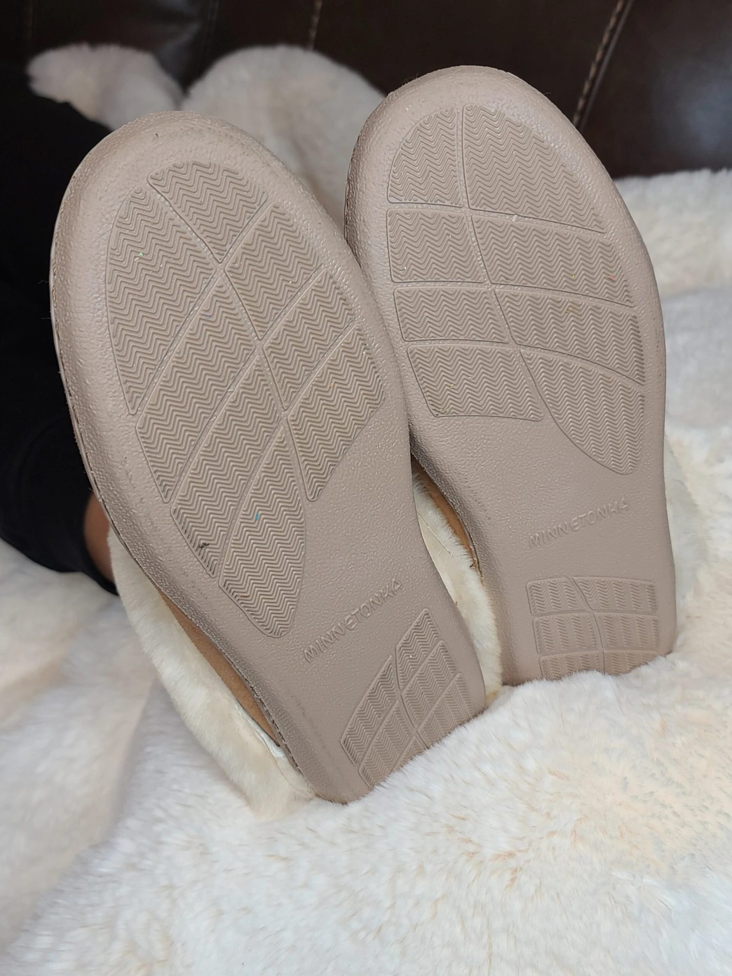 Minnetonka Moccasins Tan Sheep Skin Mule Slippers 5 Minnetonka Moccasins Tan Sheep Skin Mule Slippers - Image 4