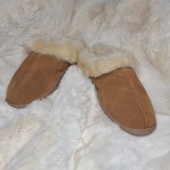 Minnetonka Moccasins Tan Sheep Skin Mule Slippers 7 Minnetonka Moccasins Tan Sheep Skin Mule Slippers -Western Cowboy Equipment 20210929 162615