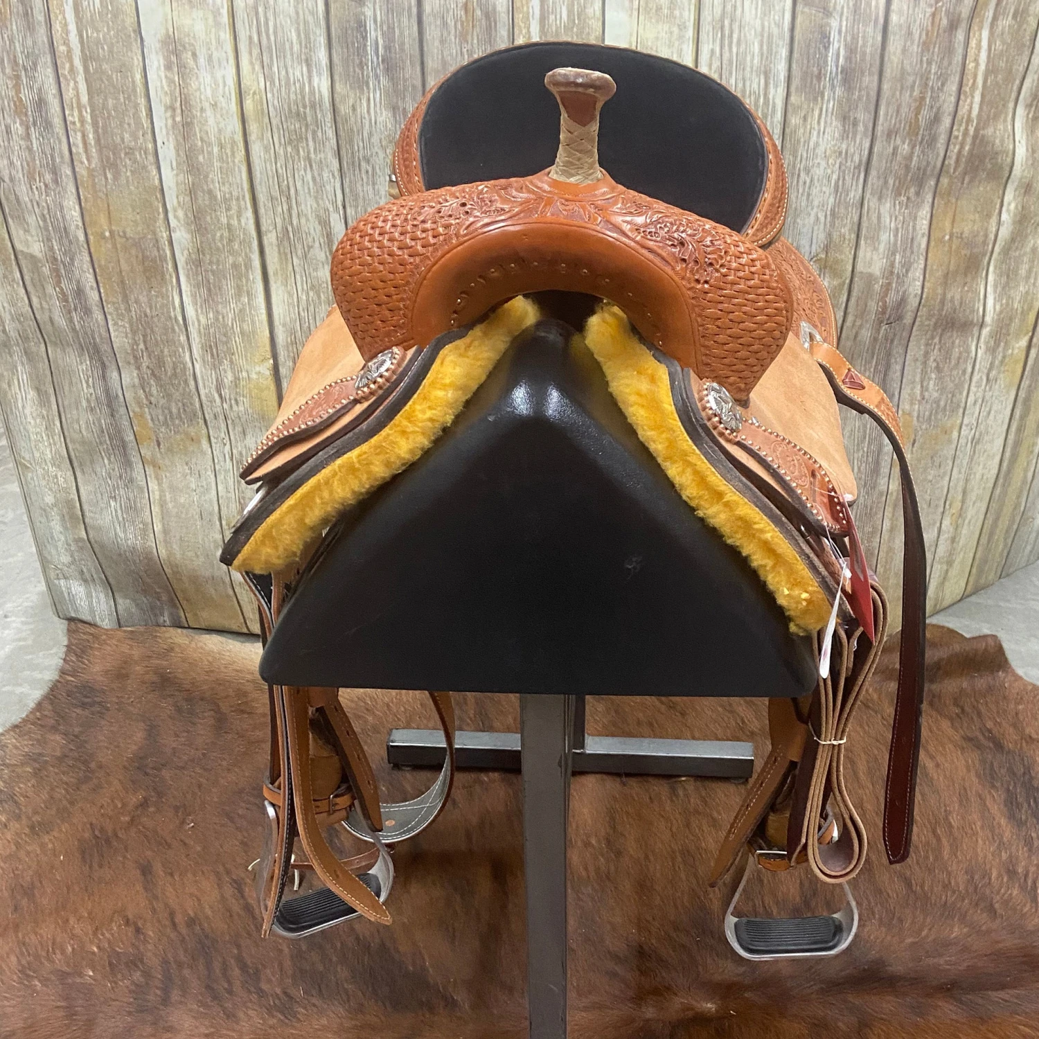 HR Saddlery 16 Inch Barrel Saddle 4 HR Saddlery 16 Inch Barrel Saddle - Image 2